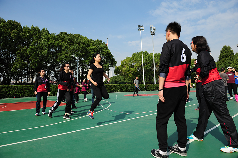 教工运动会跳长绳子项目