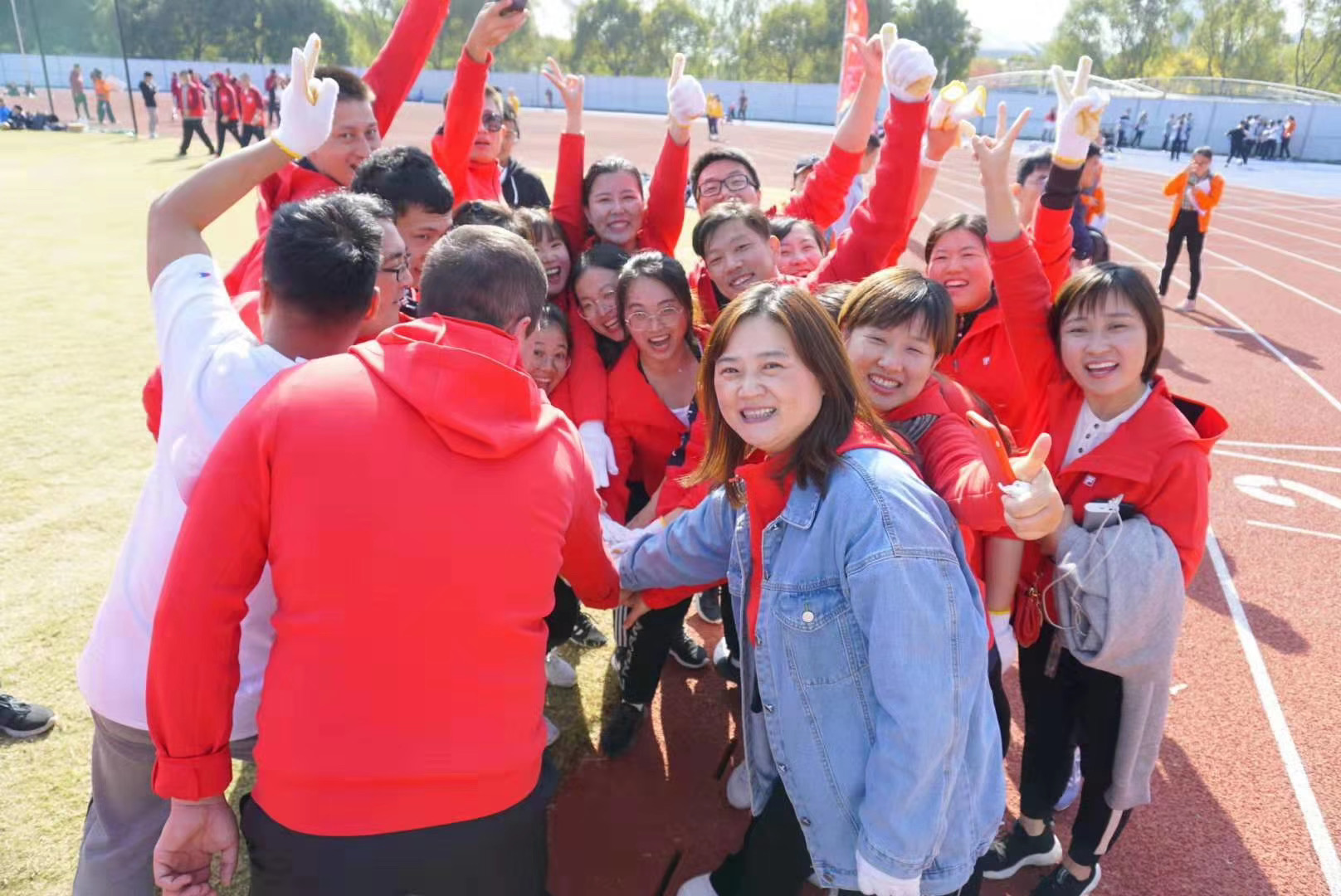 辅导员团队获奖集体照 辅导员团队获奖集体照