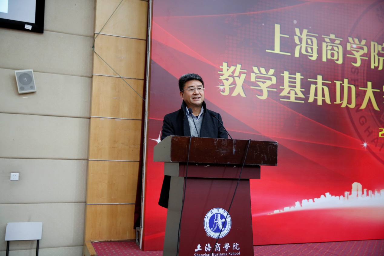 图为陈剑峰副校长讲话 图为陈剑峰副校长讲话