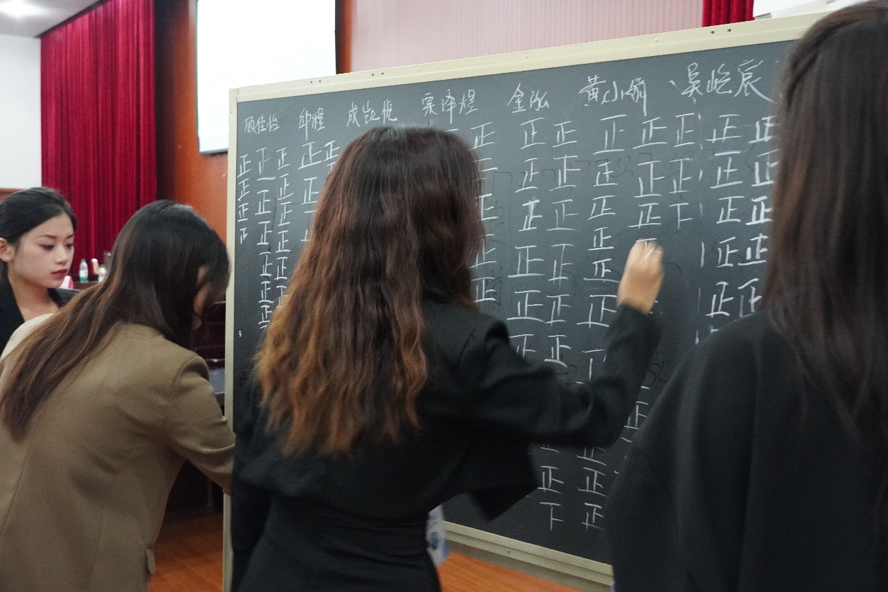 图9：计票人计票