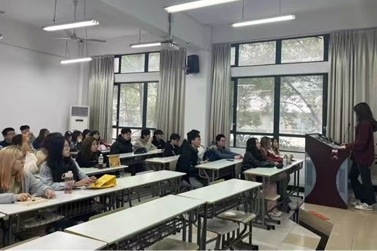 图1：“迎评促建”主题班会